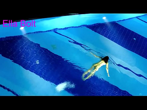 ❤️ Non posso smettere di guardare, giovane bionda catturata nuotare nuda nella piscina del resort ELLA BOLT ❤ Video di sessoal it.redporn-tv.ru ❌❤