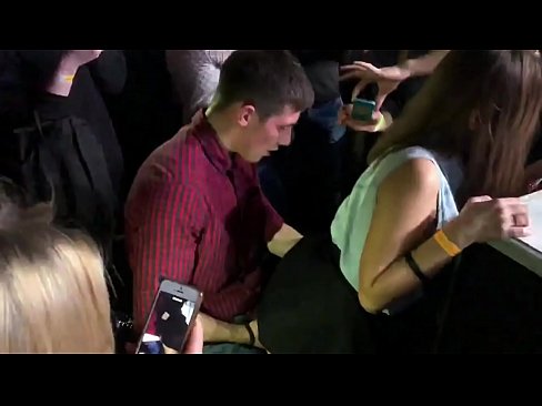 ❤️ Sesso reale in un nightclub russo. Ragazza russa di 18 anni nell'ano e nella vagina scopata in un nightclub ❤ Video di sessoal it.redporn-tv.ru ❌❤