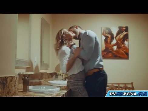 ❤️ Quando una bionda formosa ti seduce in un bagno pubblico ❤ Video di sessoal it.redporn-tv.ru ❌❤